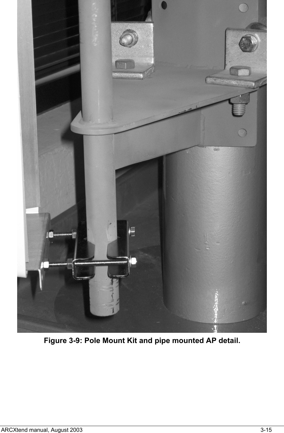   Figure 3-9: Pole Mount Kit and pipe mounted AP detail. ARCXtend manual, August 2003    3-15 